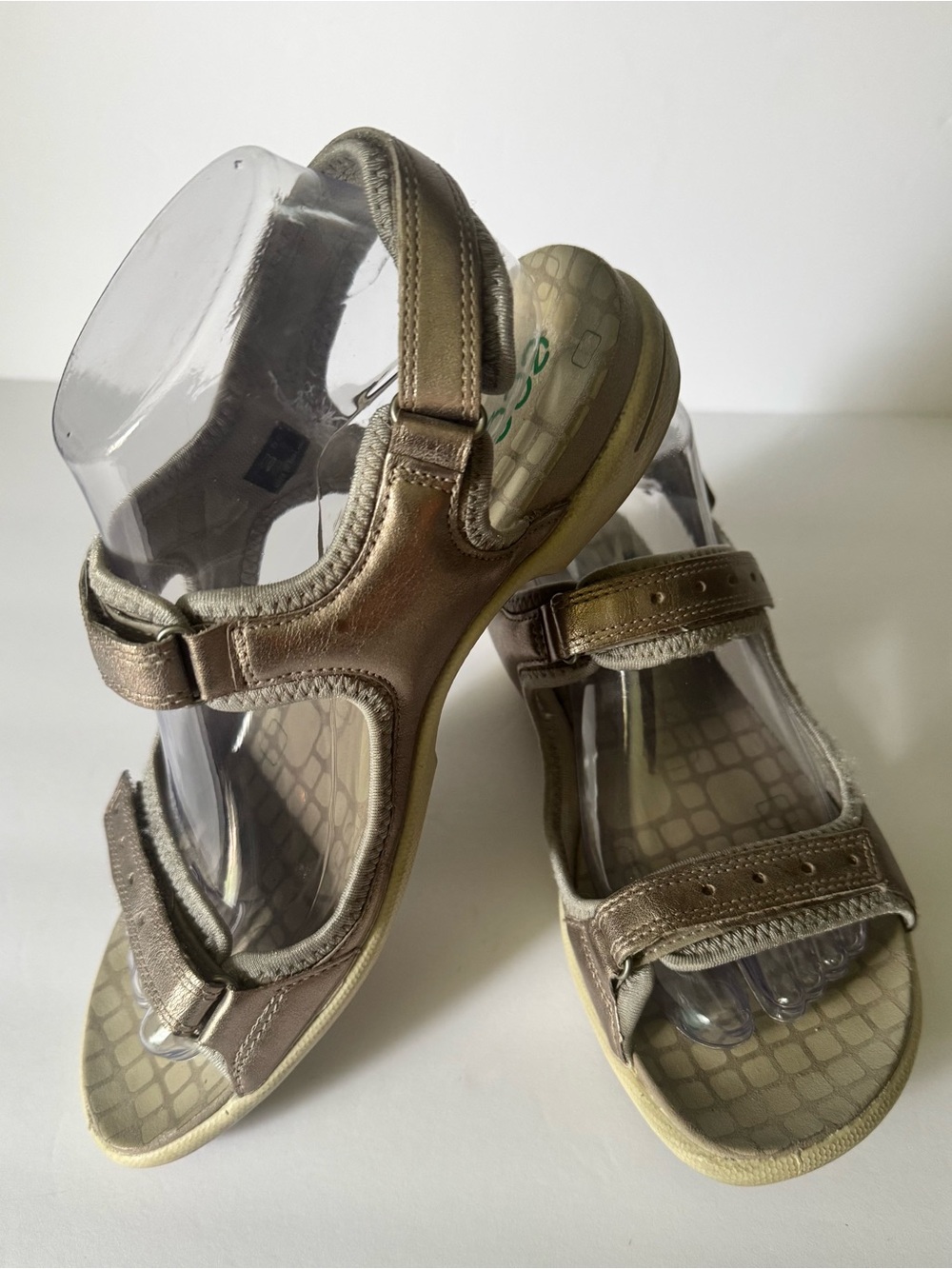 Ecco Women’s 8.5 (39) Sandals Strappy Metallic Silver Adjustable Fit Comfort